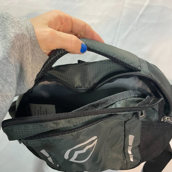 Magellan‎ Outdoors Sling Pack Belt Bag Mens OS Green Black Fishing Outdoor - Picture 4 of 5